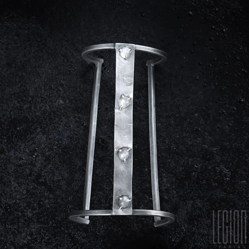 La création de bijoux sur mesure chez LEGION Paris !