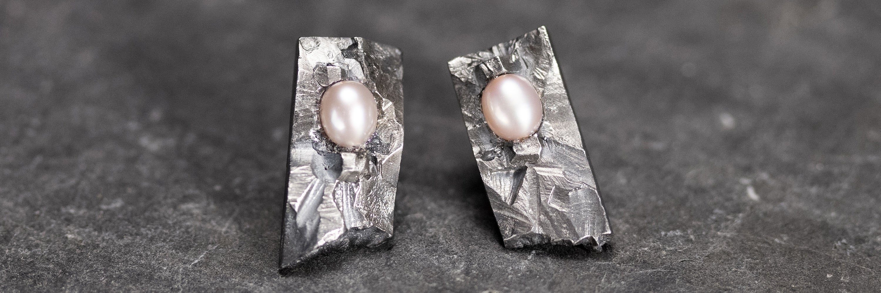 Boucles d'oreilles en argent et perles noires de tahiti