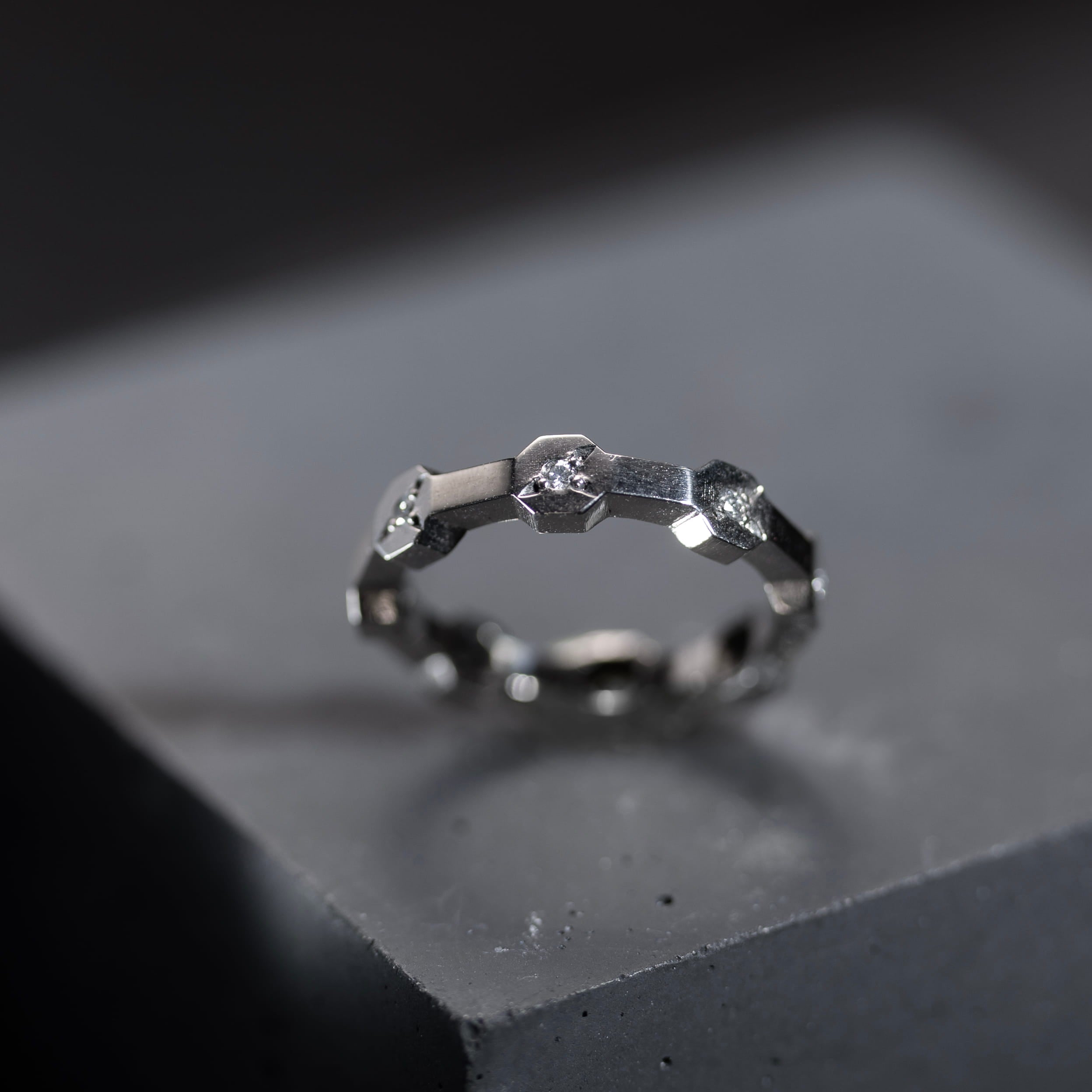 ALLIANCE N°8 OR BLANC ET DIAMANTS BLANCS