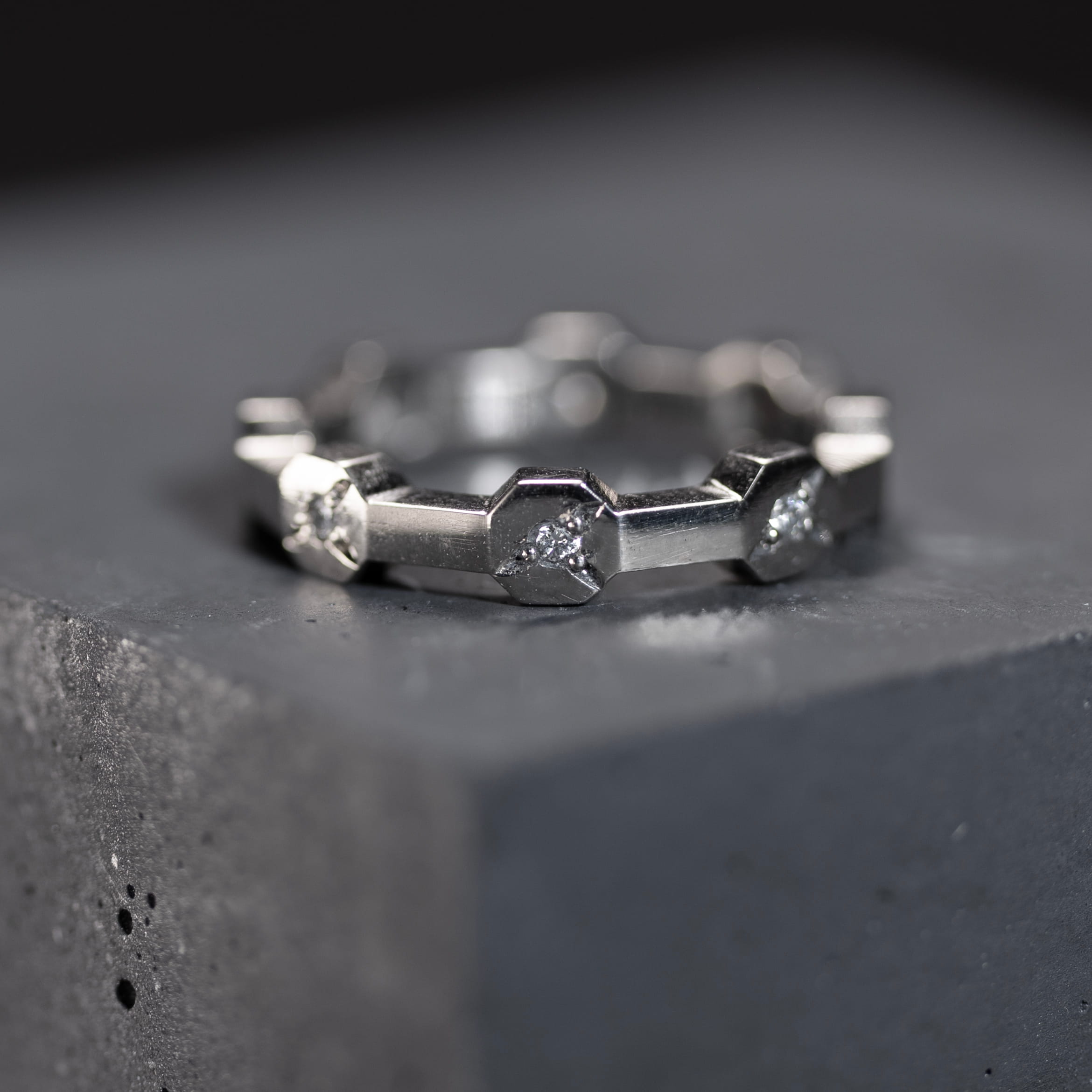 ALLIANCE N°8 OR BLANC ET DIAMANTS BLANCS