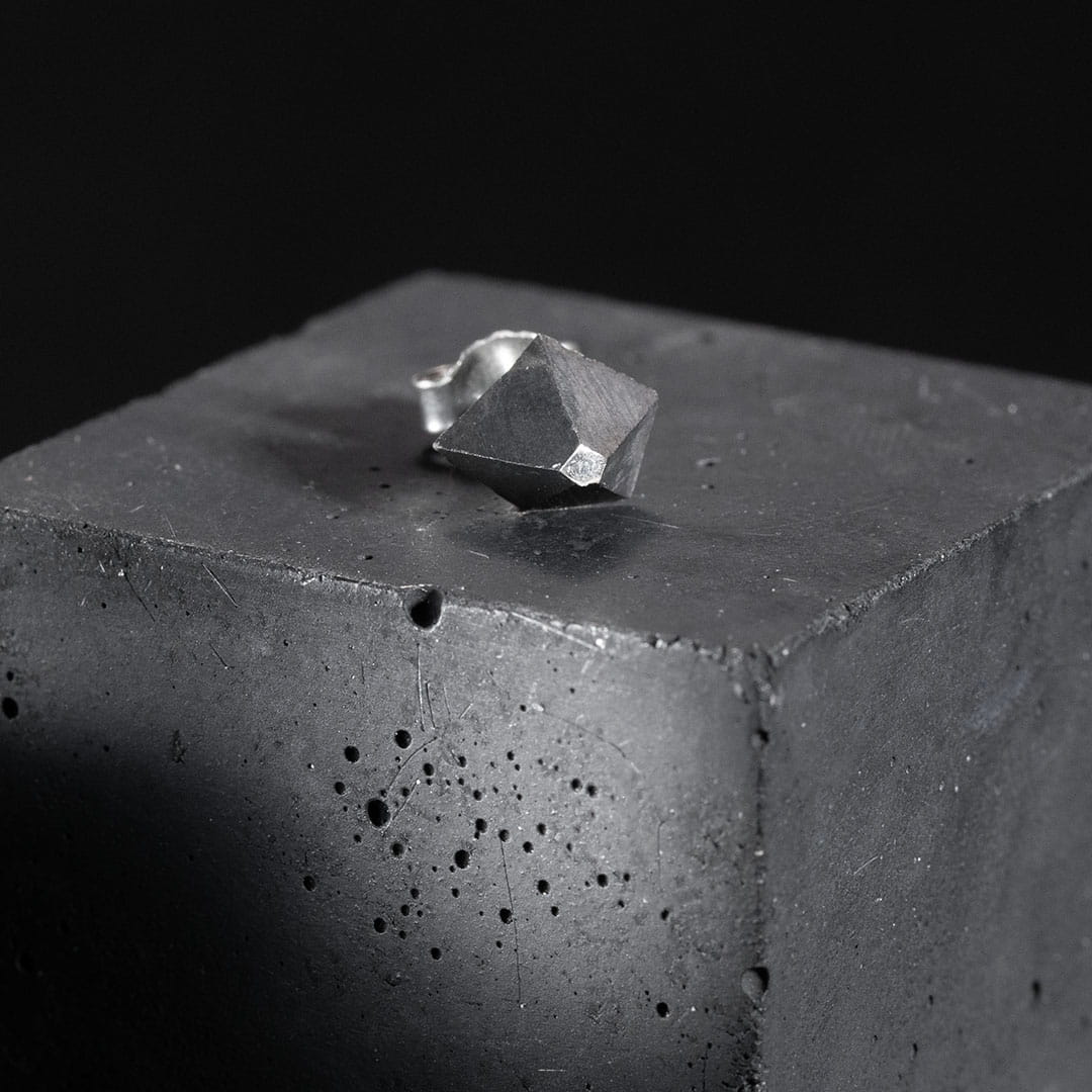 MAUNA LOA SILVER AND BLACK DIAMOND EARRING