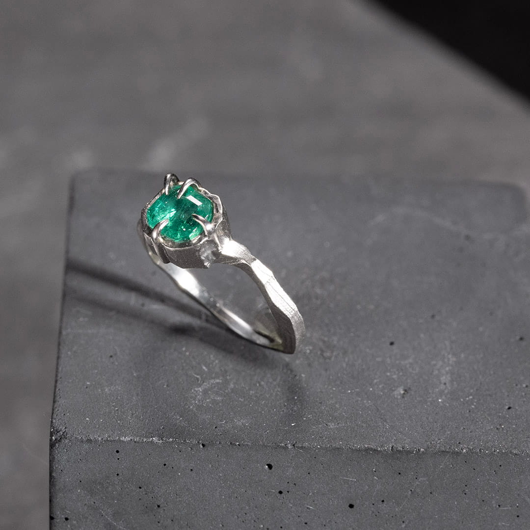 X VIRIDIS SOLITAIRE EN OR BLANC ET EMERAUDE