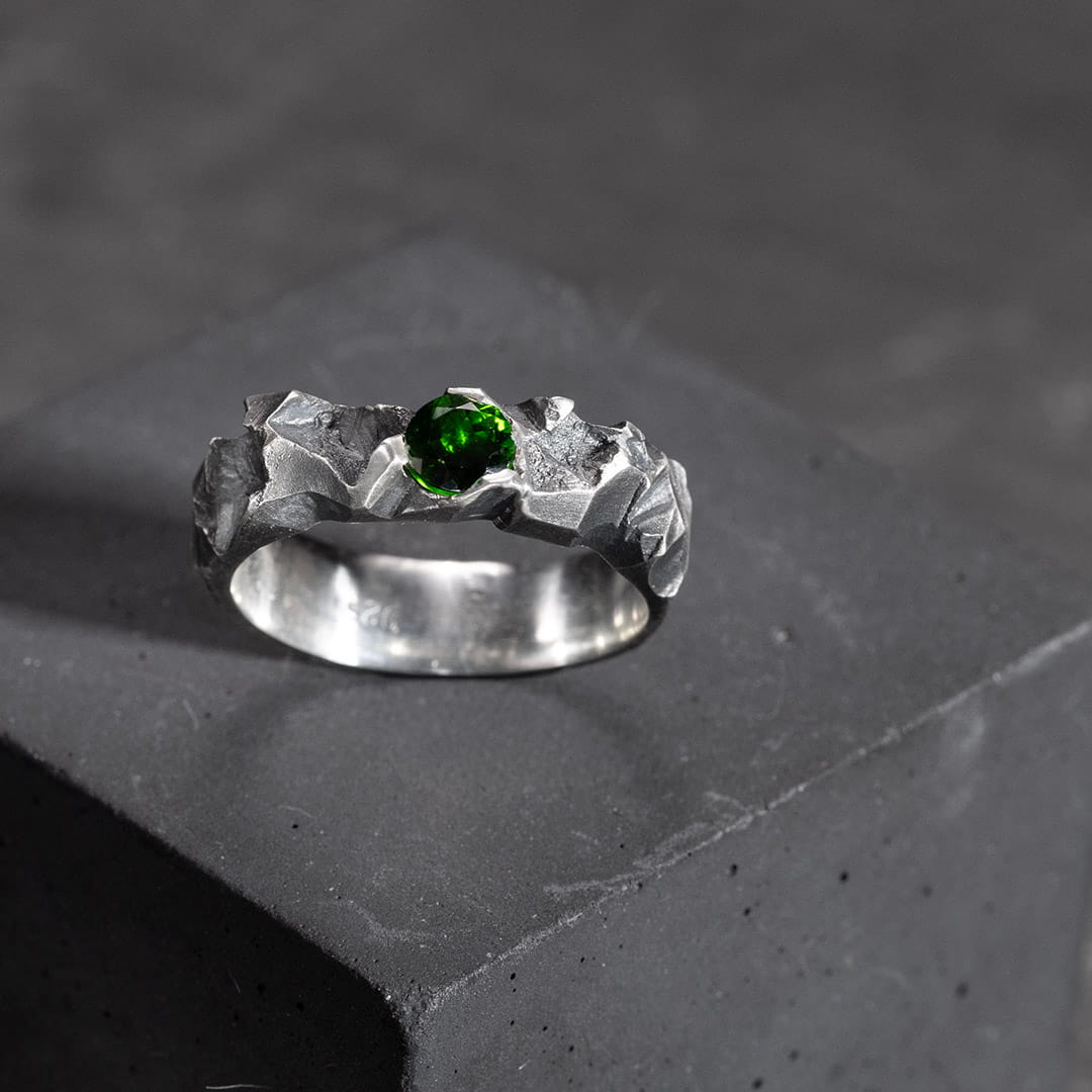 X VULNERE BAGUE EN ARGENT ET TOURMALINE VERTE