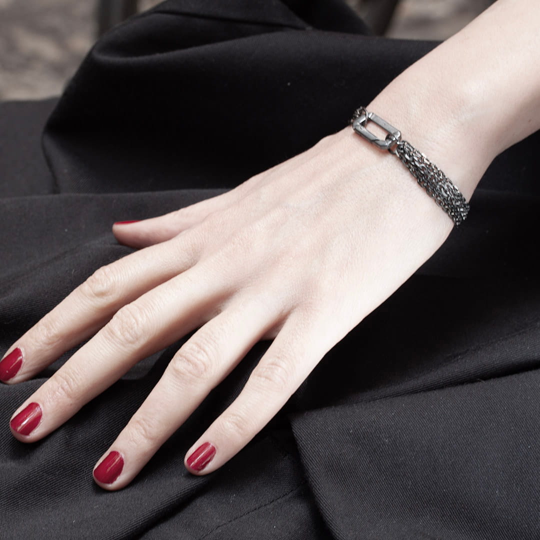 Bracelet en argent pour femme en chaine avec un fermoir mousqueton en argent