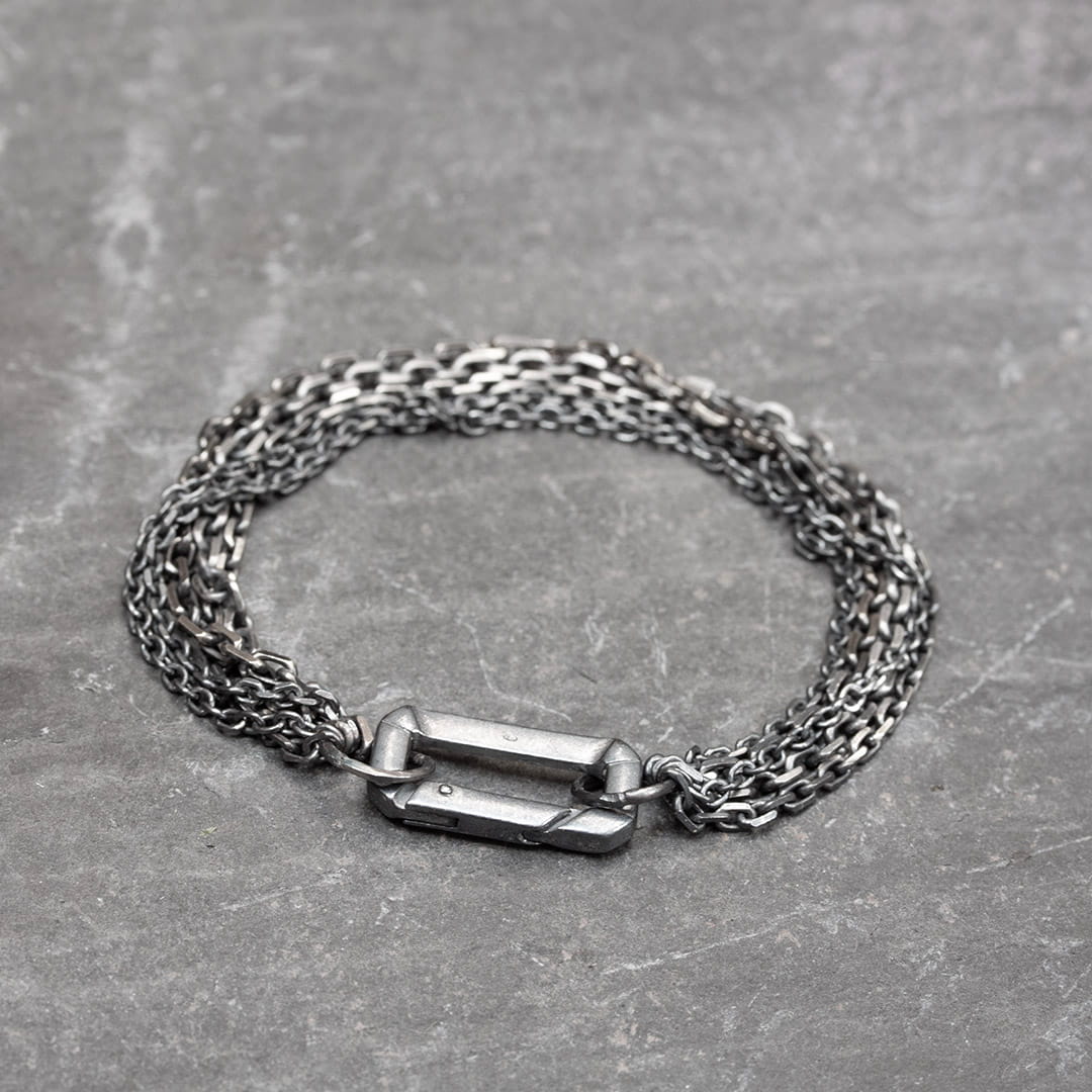 Bracelet en argent pour femme en chaine avec un fermoir mousqueton en argent