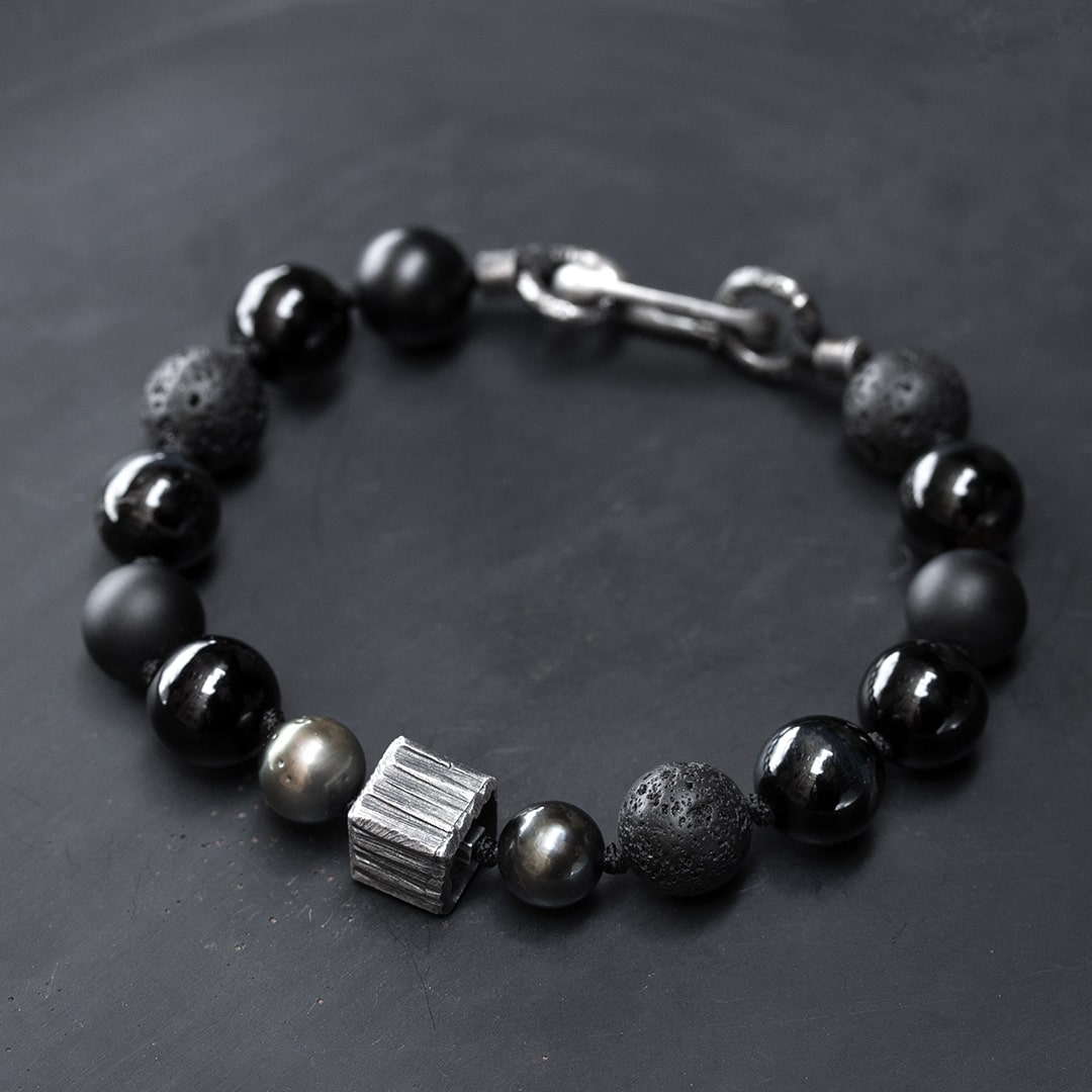 SAPHO BRACELET WITH ONYX PEARLS, LAVA, TAHITI PEARLS AND SILVER