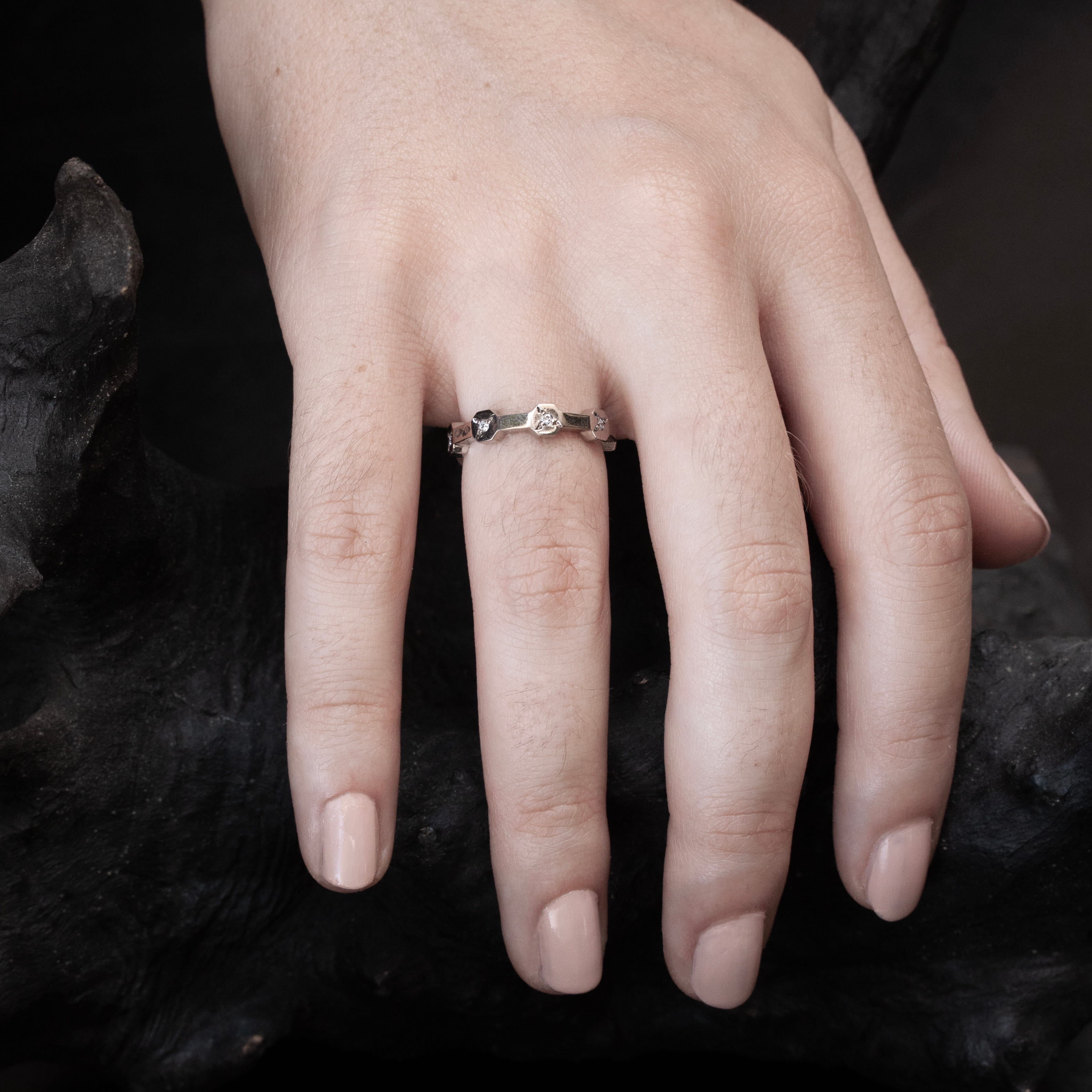 ALLIANCE N°8 OR BLANC ET DIAMANTS BLANCS