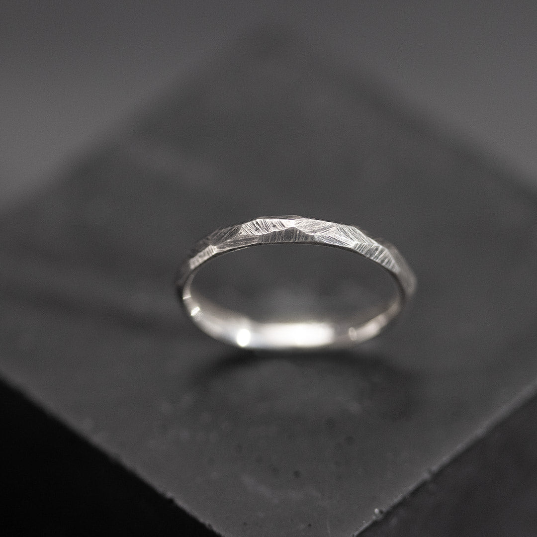 Alliances texturées en argent noir 925/1000
