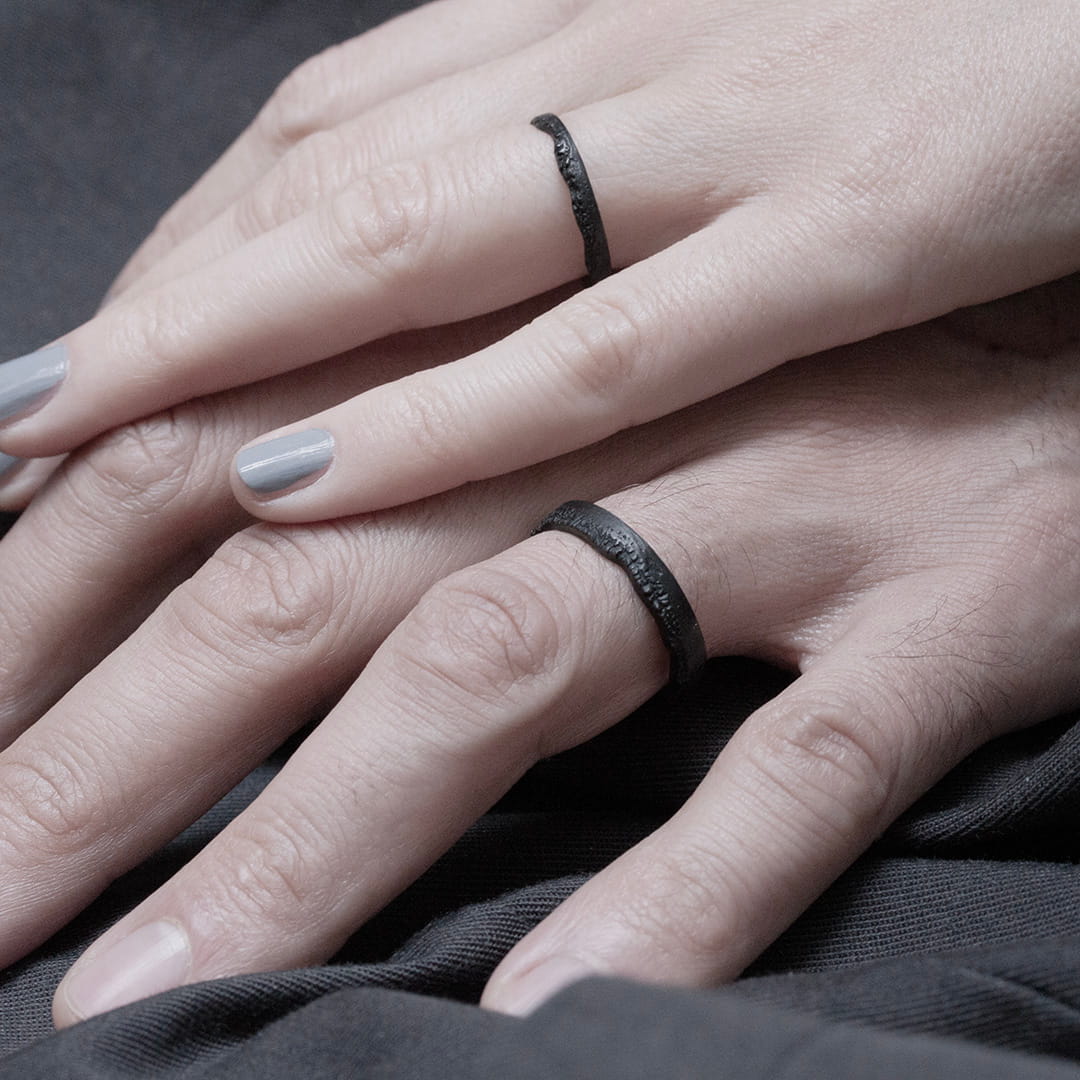 alliance originale en or noir