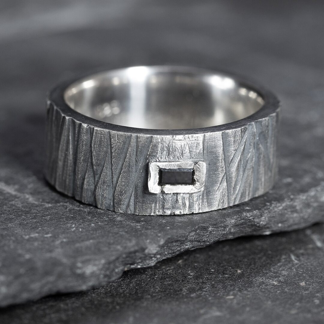 bague en argent noir et diamant noir baguette