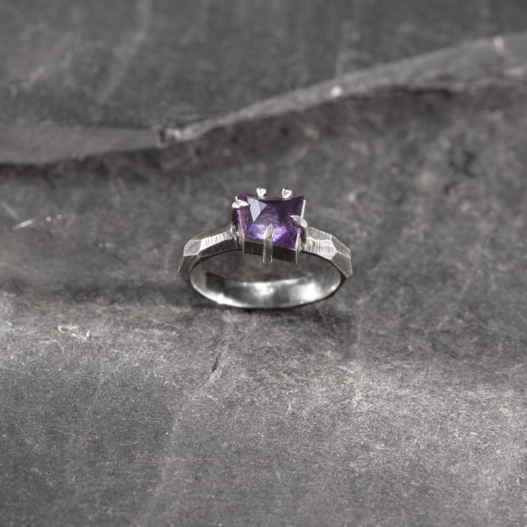 BAGUE EN ARGENT ET AMETHYSTE