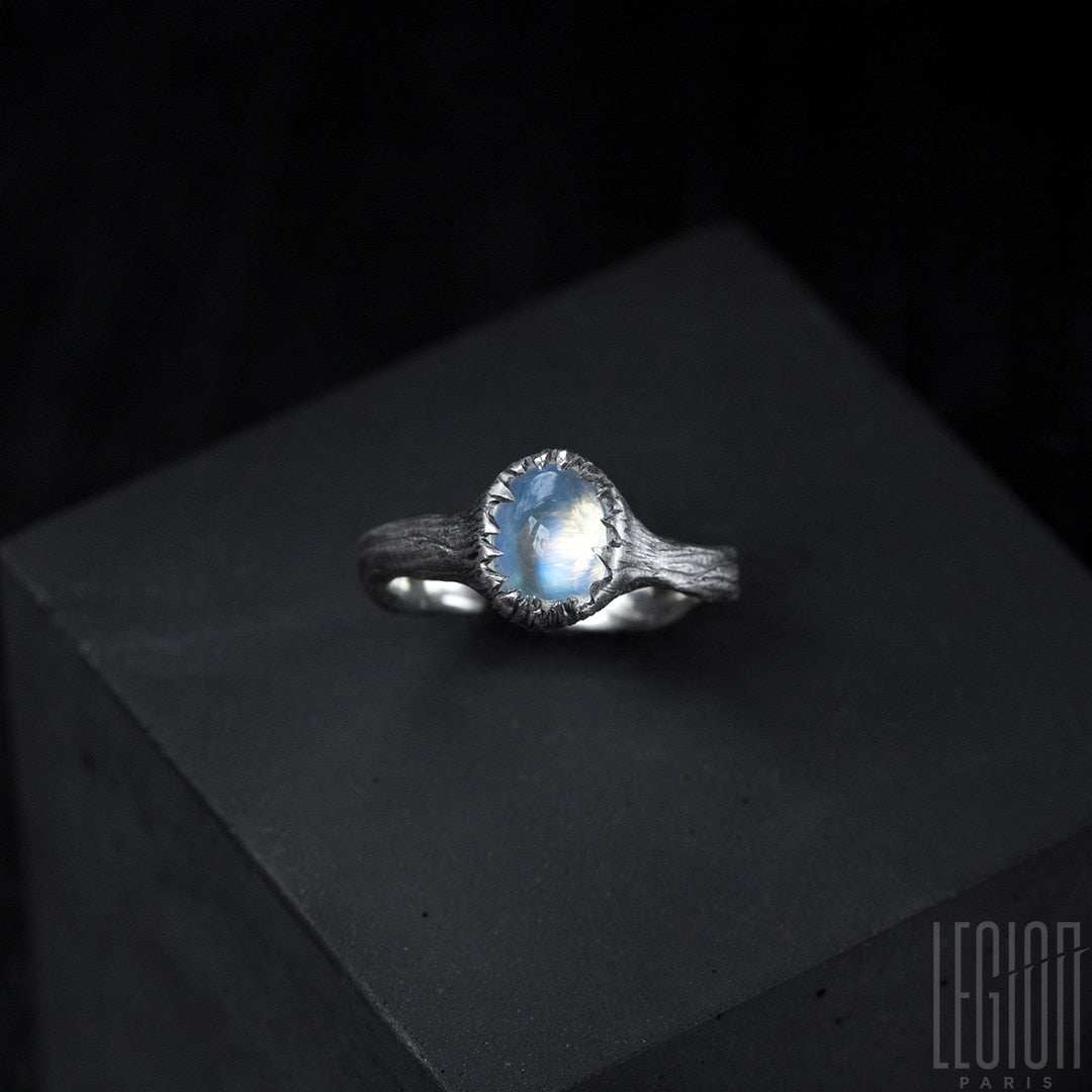 bague argent et cabochon de pierre de lune