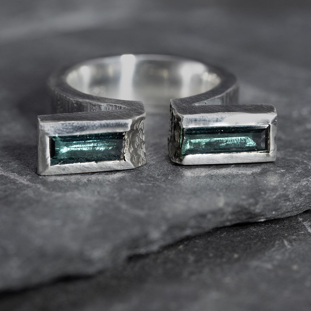 bague ouverte en argent et tourmaline indicolite