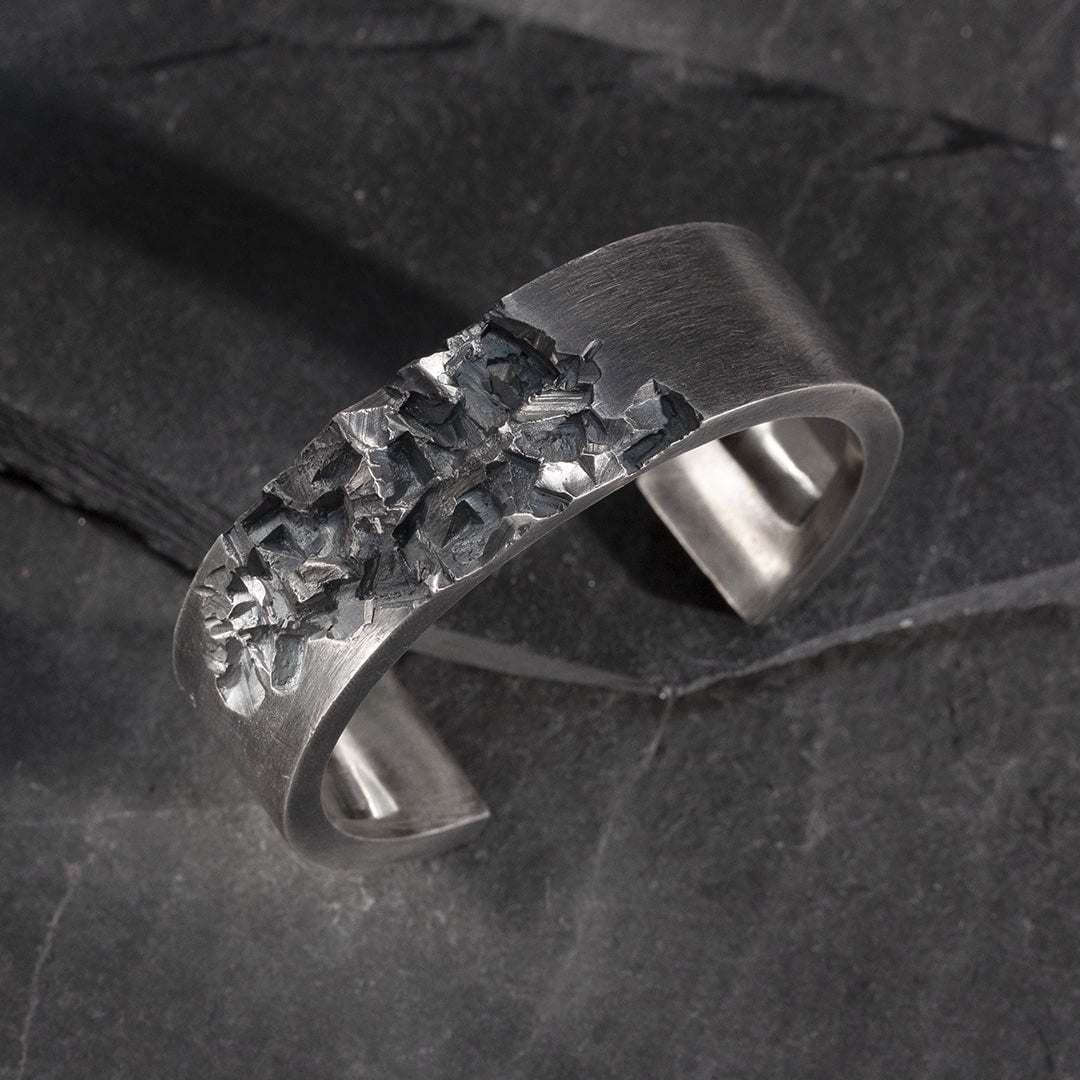 bracelet massif rigide en argent texturé