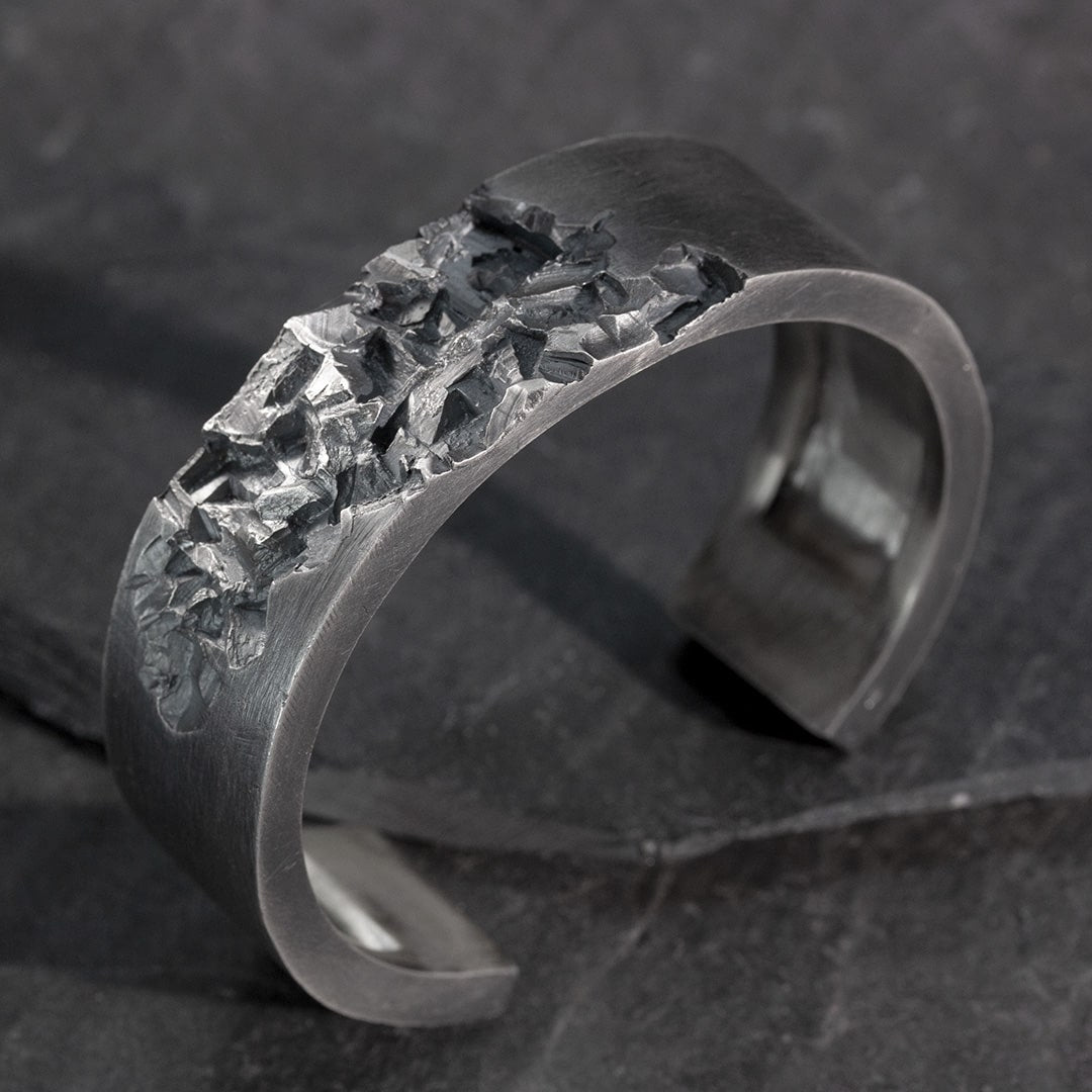 bracelet massif rigide en argent texturé