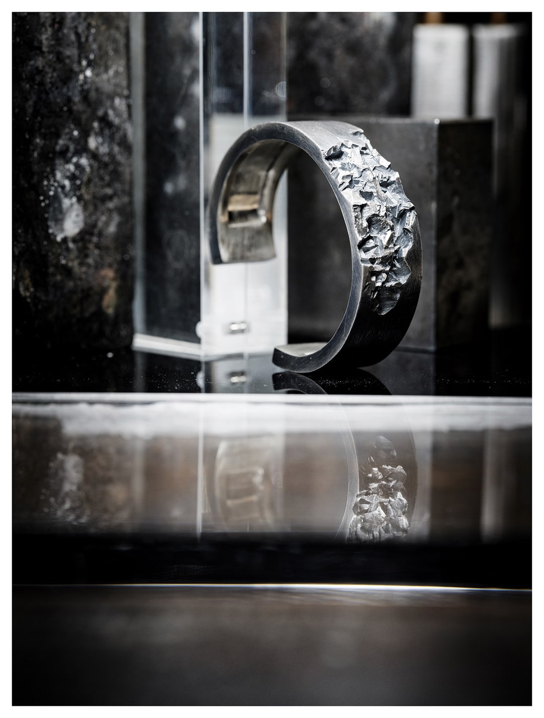 bracelet massif rigide en argent texturé