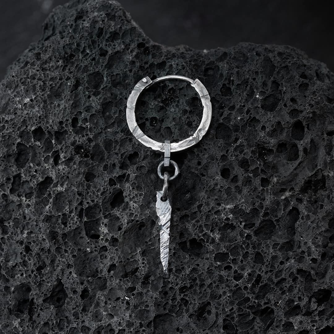 boucle d'oreille en argent noir avec charm