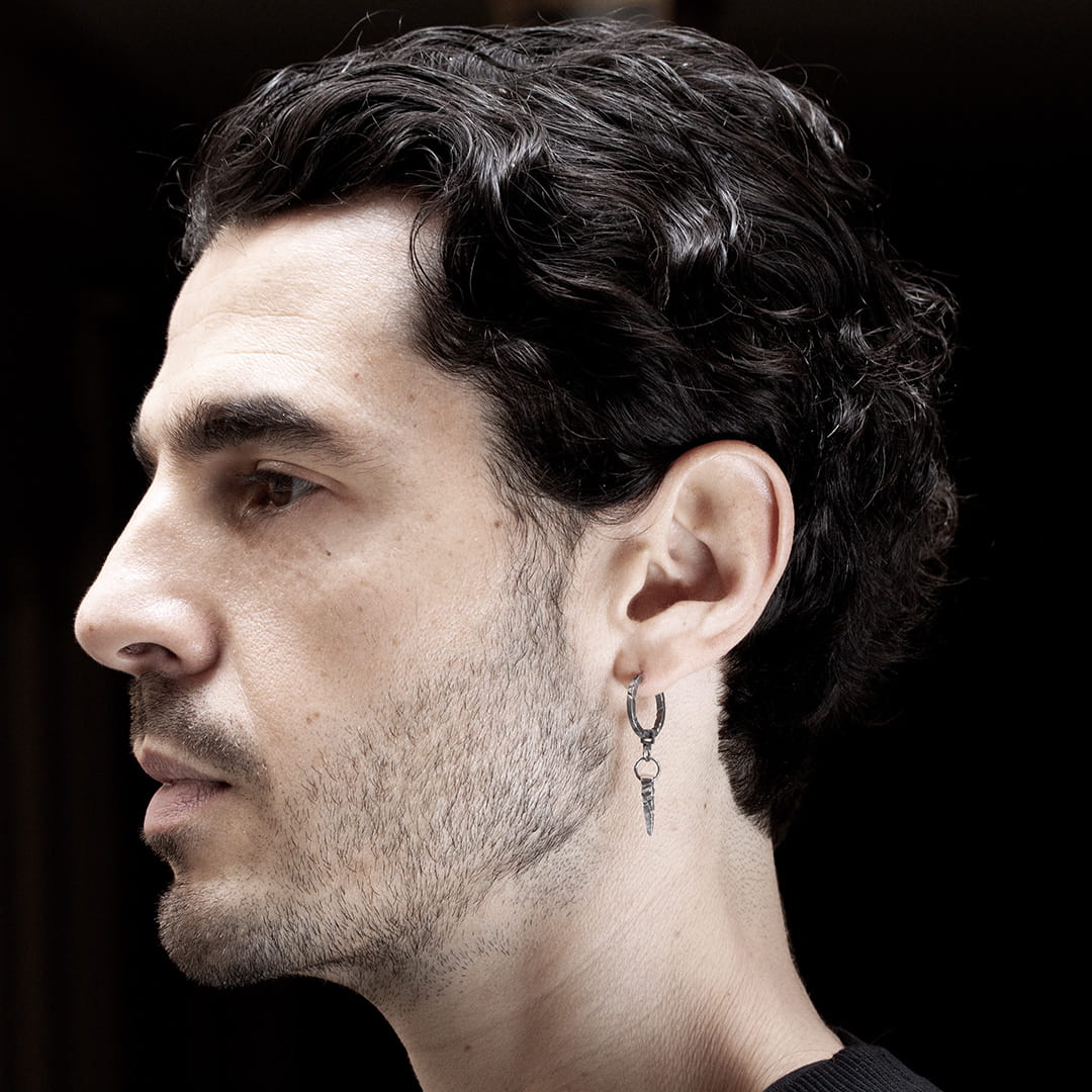 boucle d'oreille en argennt noir avec charm