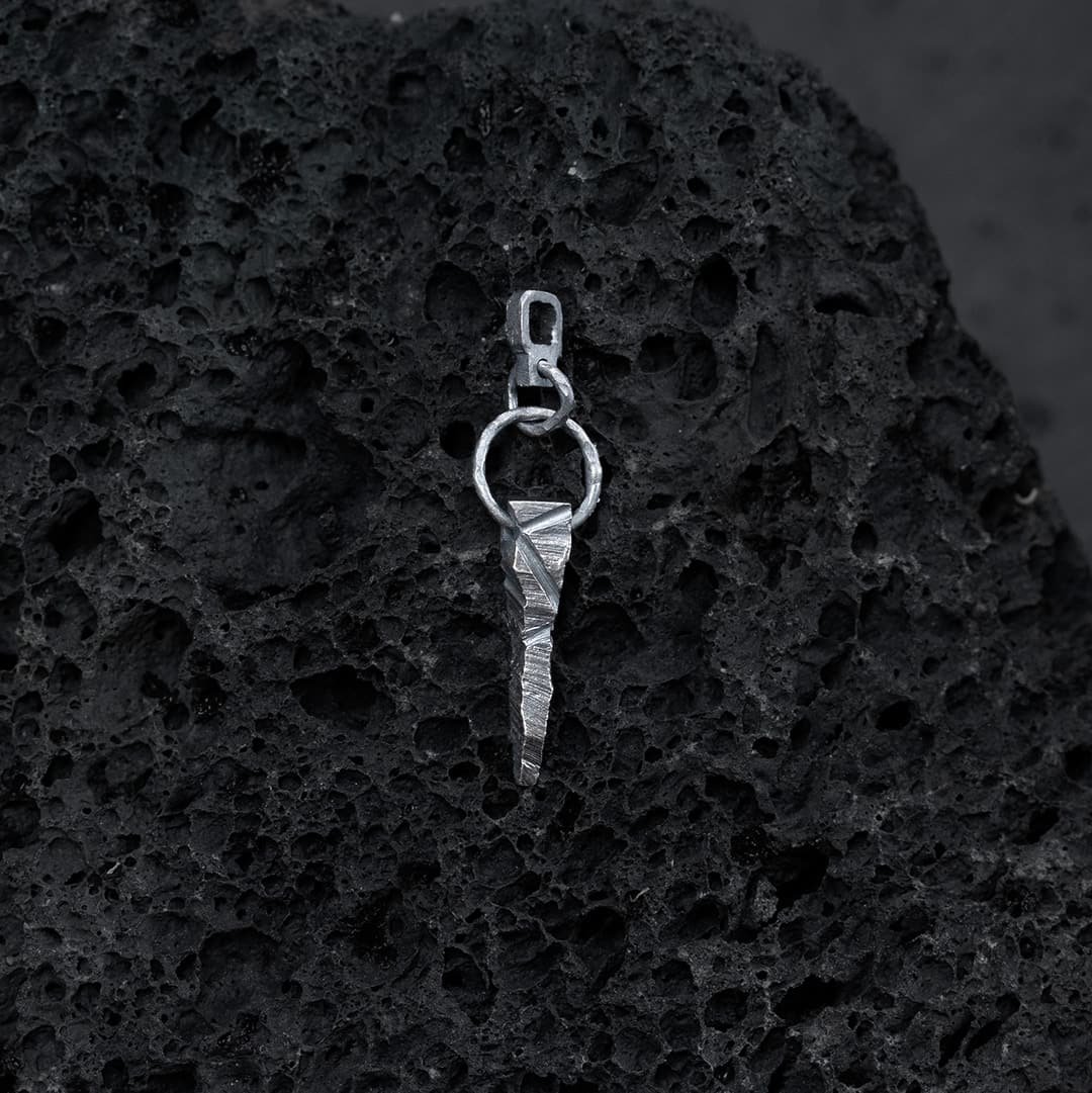 boucle d'oreille en argent noir avec charm