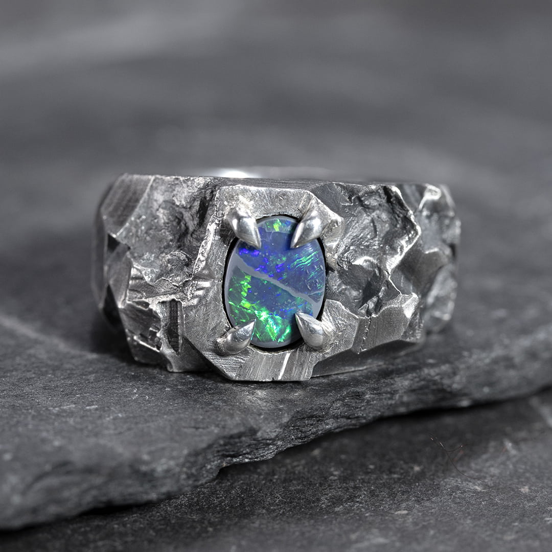 bague chevalière en argent noir et opale noir bleu d'Australie