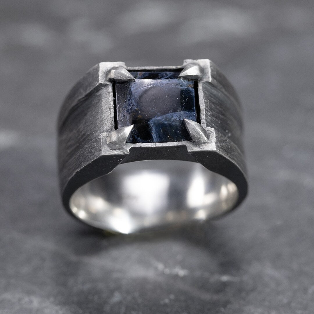 chevalière massive en argent et pietersite