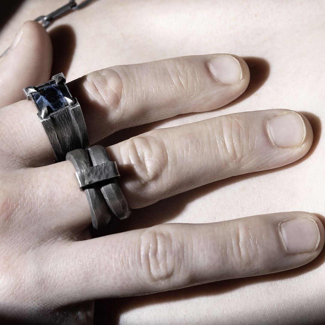 chevalière massive en argent et pietersite