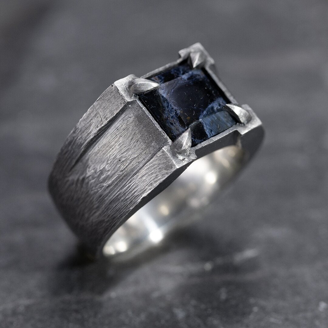 chevalière massive en argent et pietersite