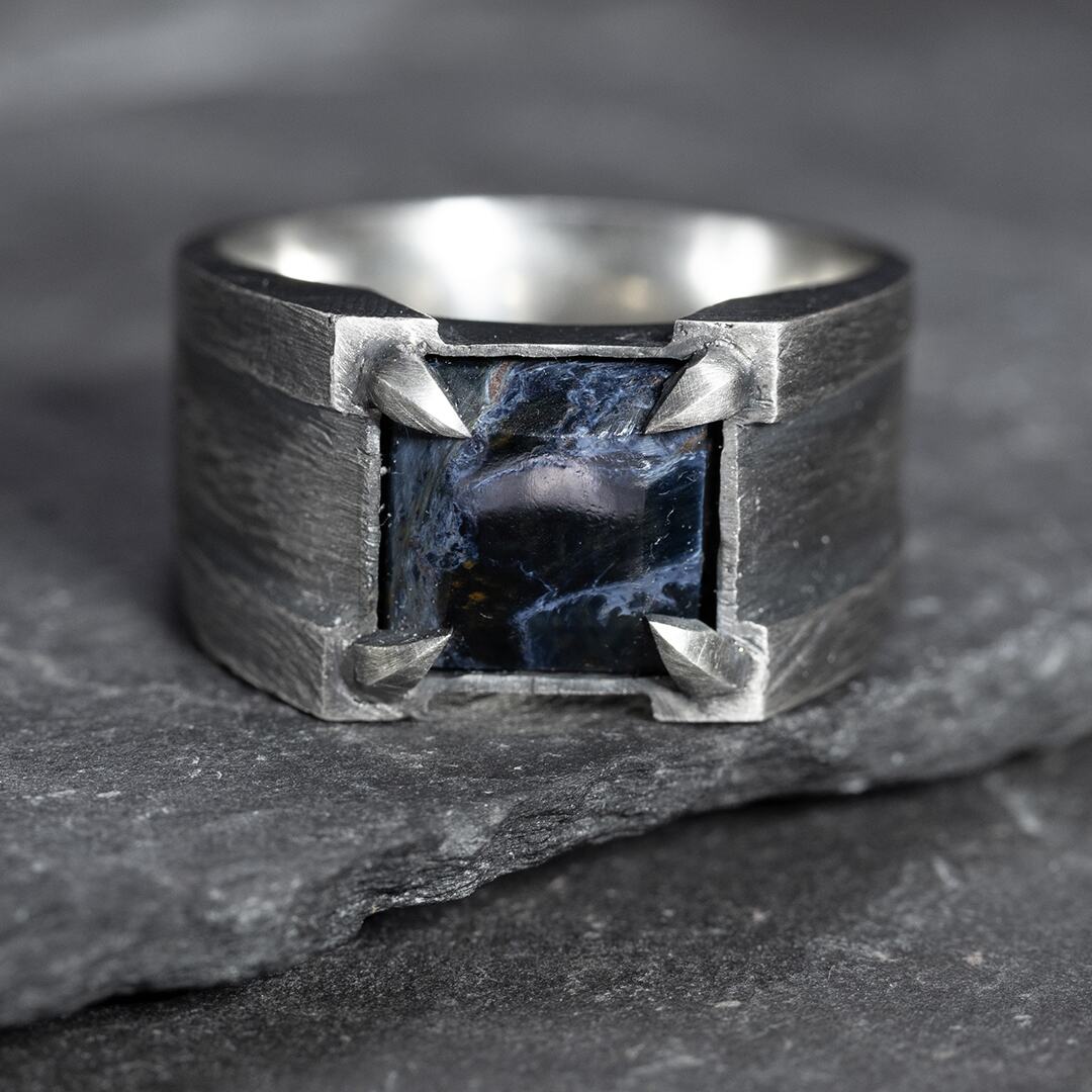 chevalière massive en argent et pietersite