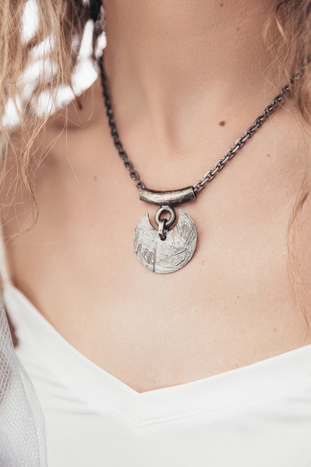 collier lune en argent noir et diamants blancs