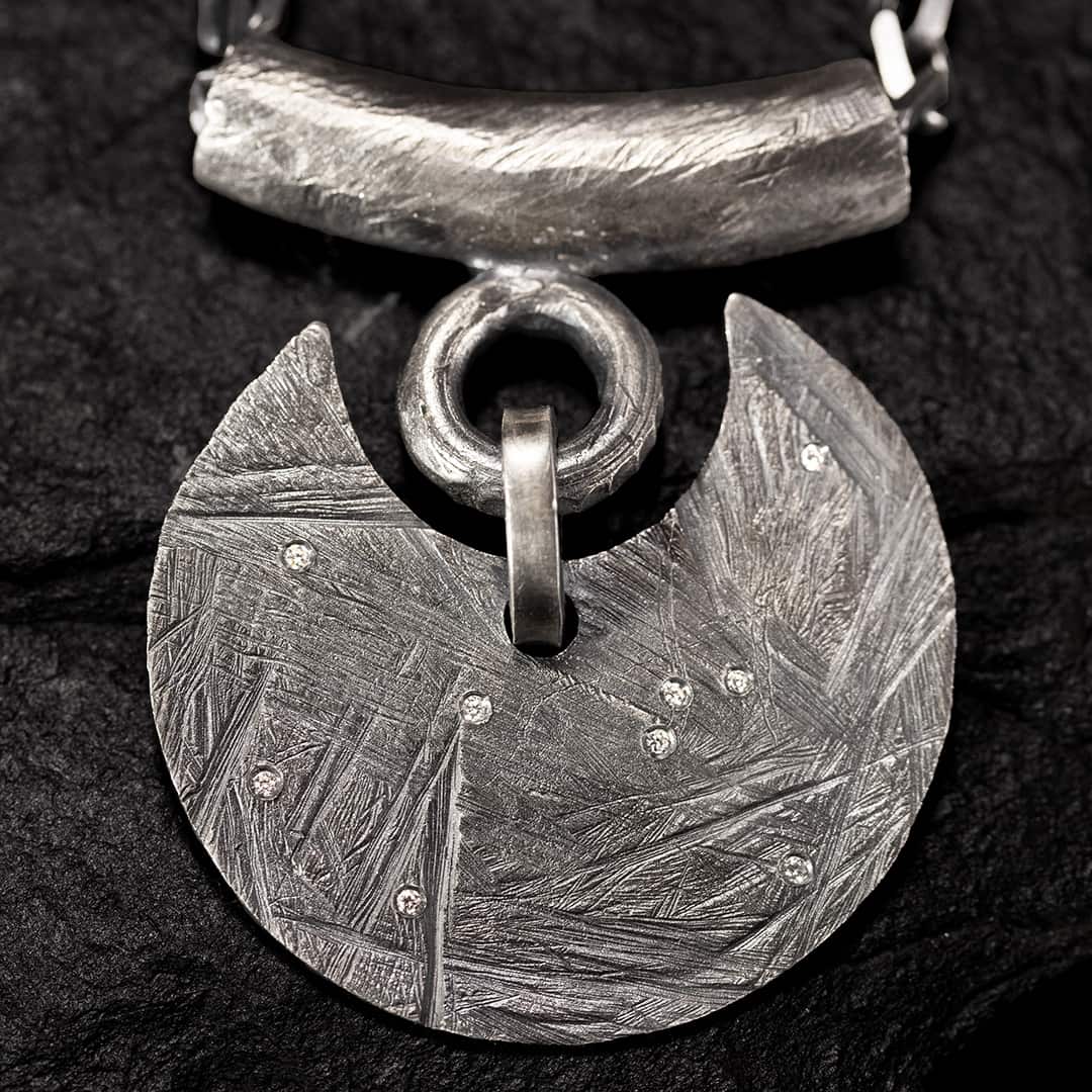 collier lune en argent noir et diamants blancs
