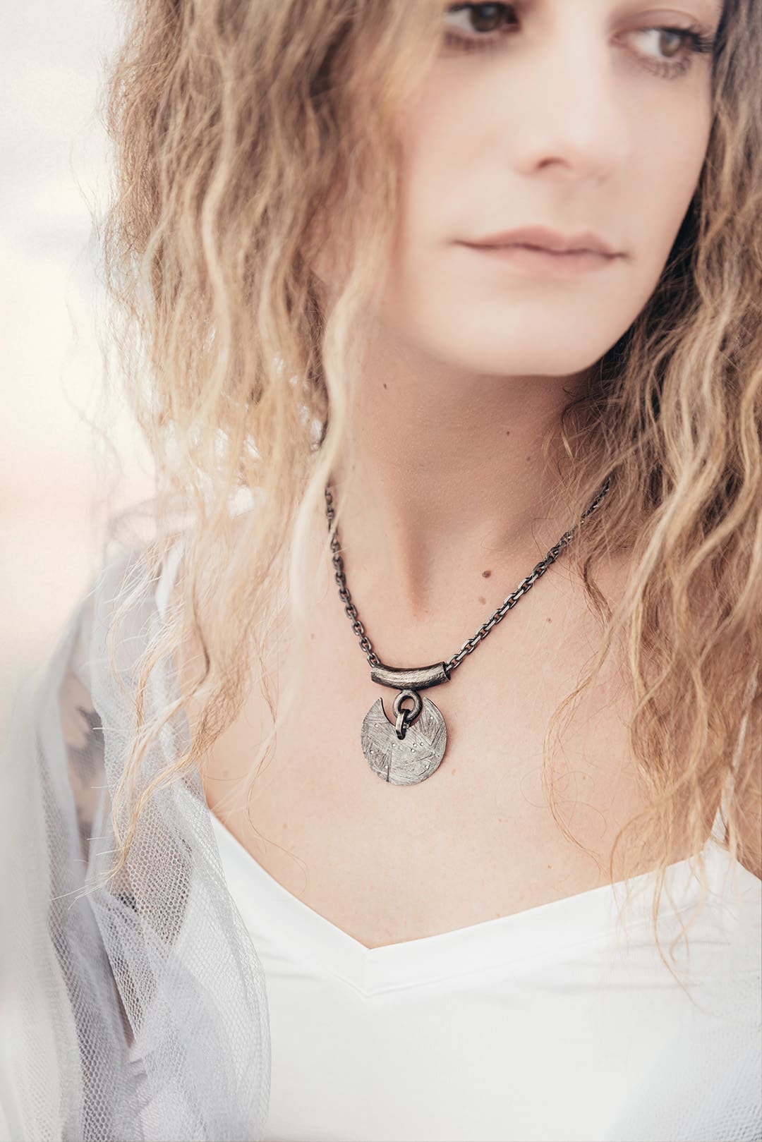 collier lune en argent noir et diamants blancs