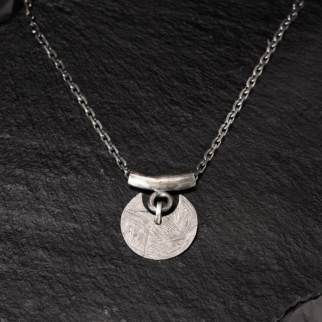 collier lune en argent noir et diamants blancs