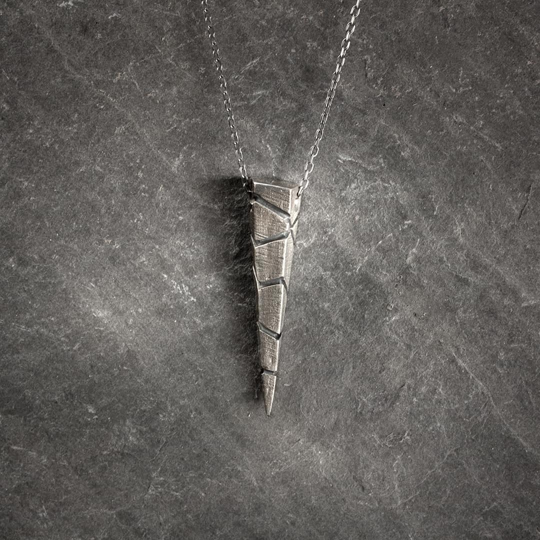 Pendentif stalactite en argent noir et texturé