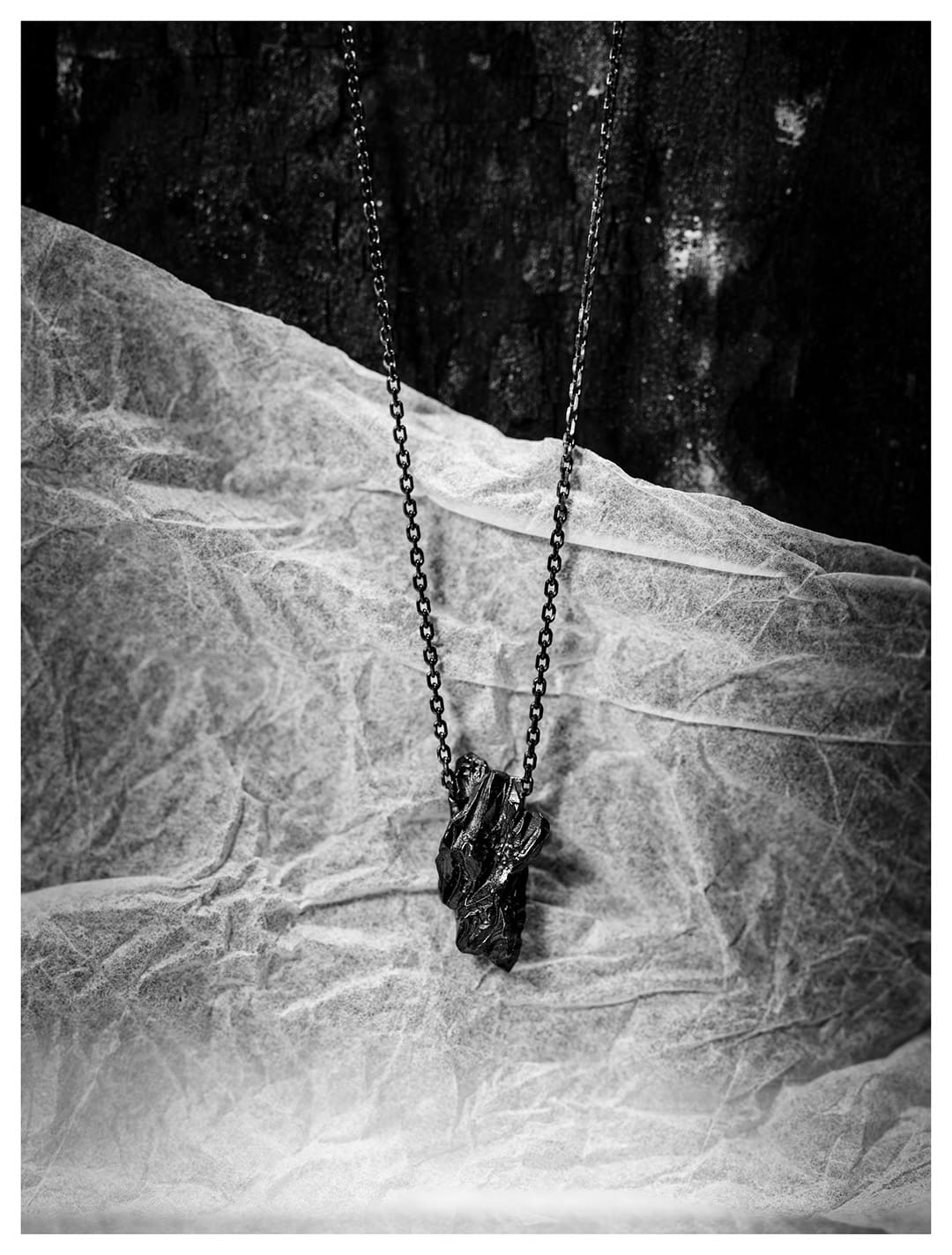pendentif et chaine en or noir