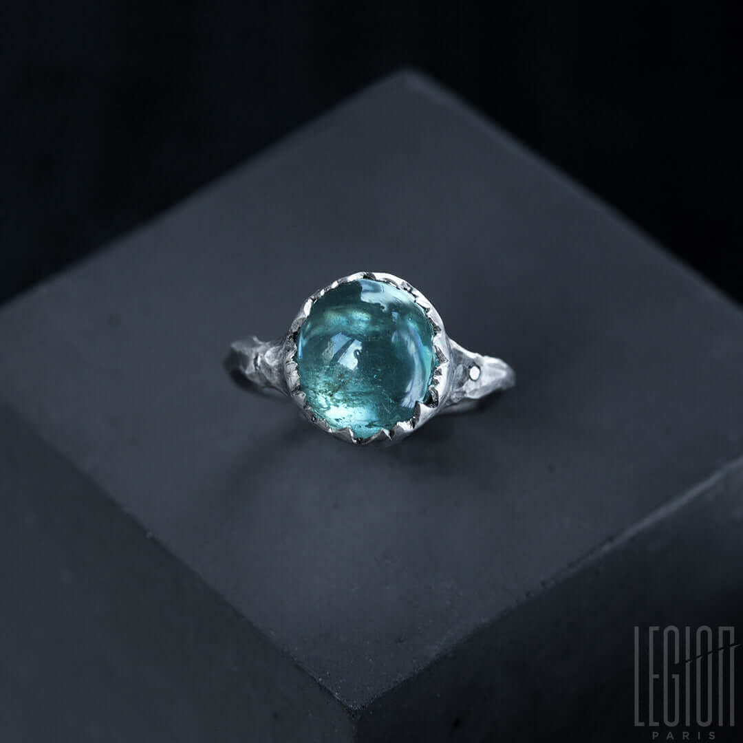 bague Legion Paris en argent noir 925 avec une pierre centrale bleue et deux diamants gris