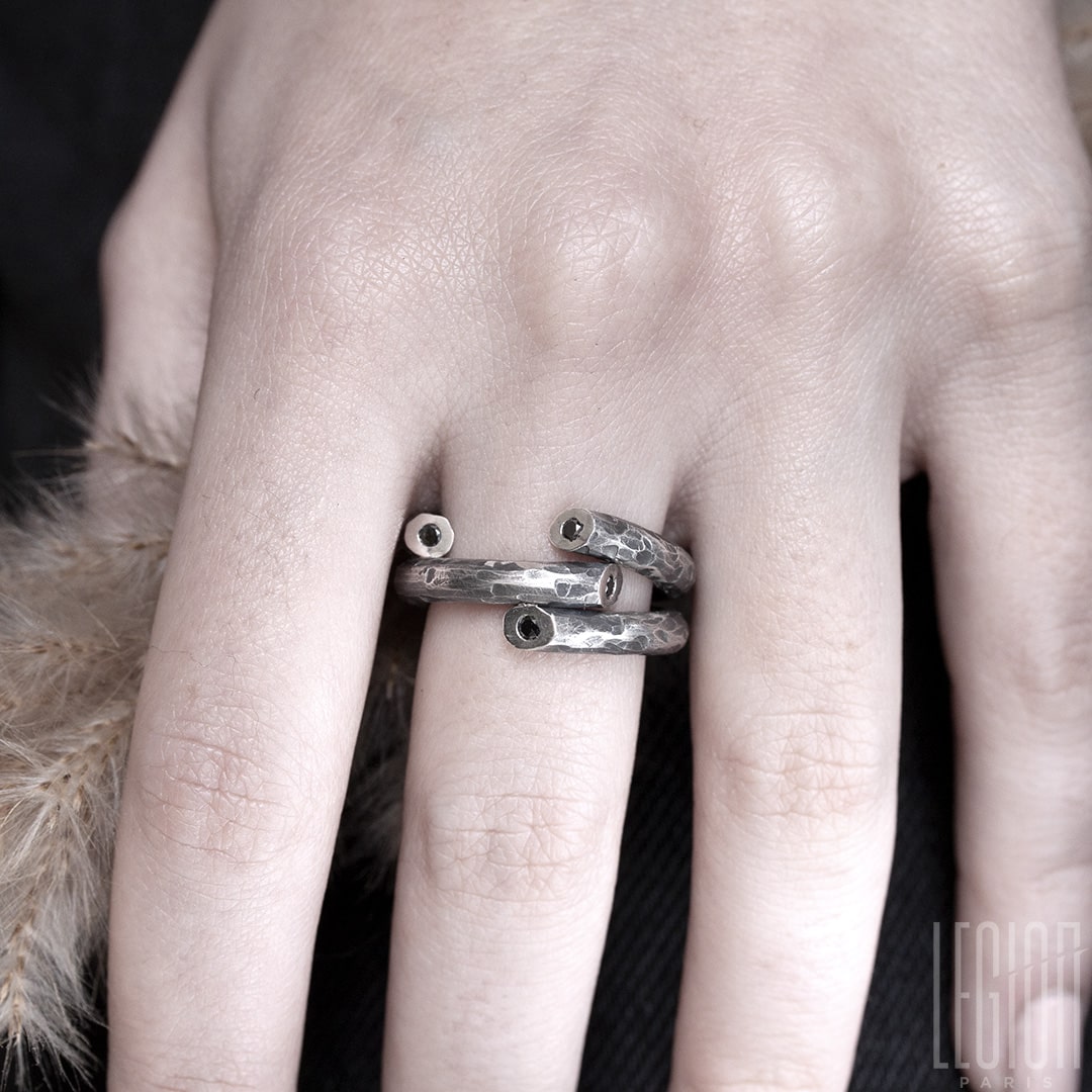 bague en argent noir et diamant noir