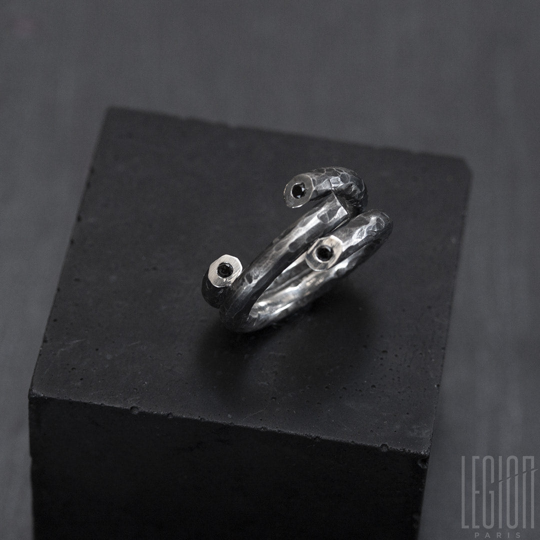 bague en argent noir et diamant noir