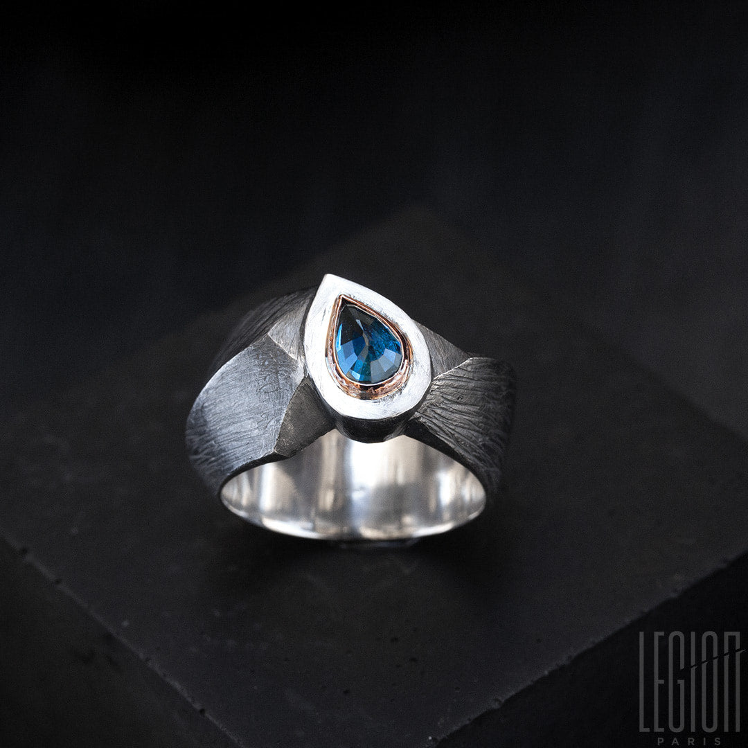 chevalière en argent noir et or rouge et saphir bleu