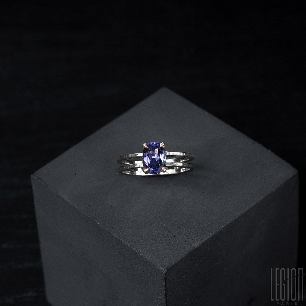 bague or blanc, or rose et iolite