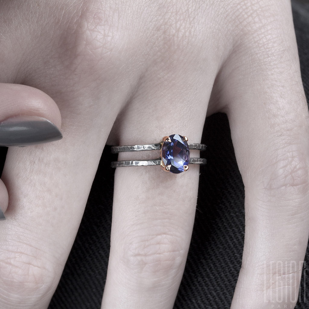 bague or blanc, or rose et iolite