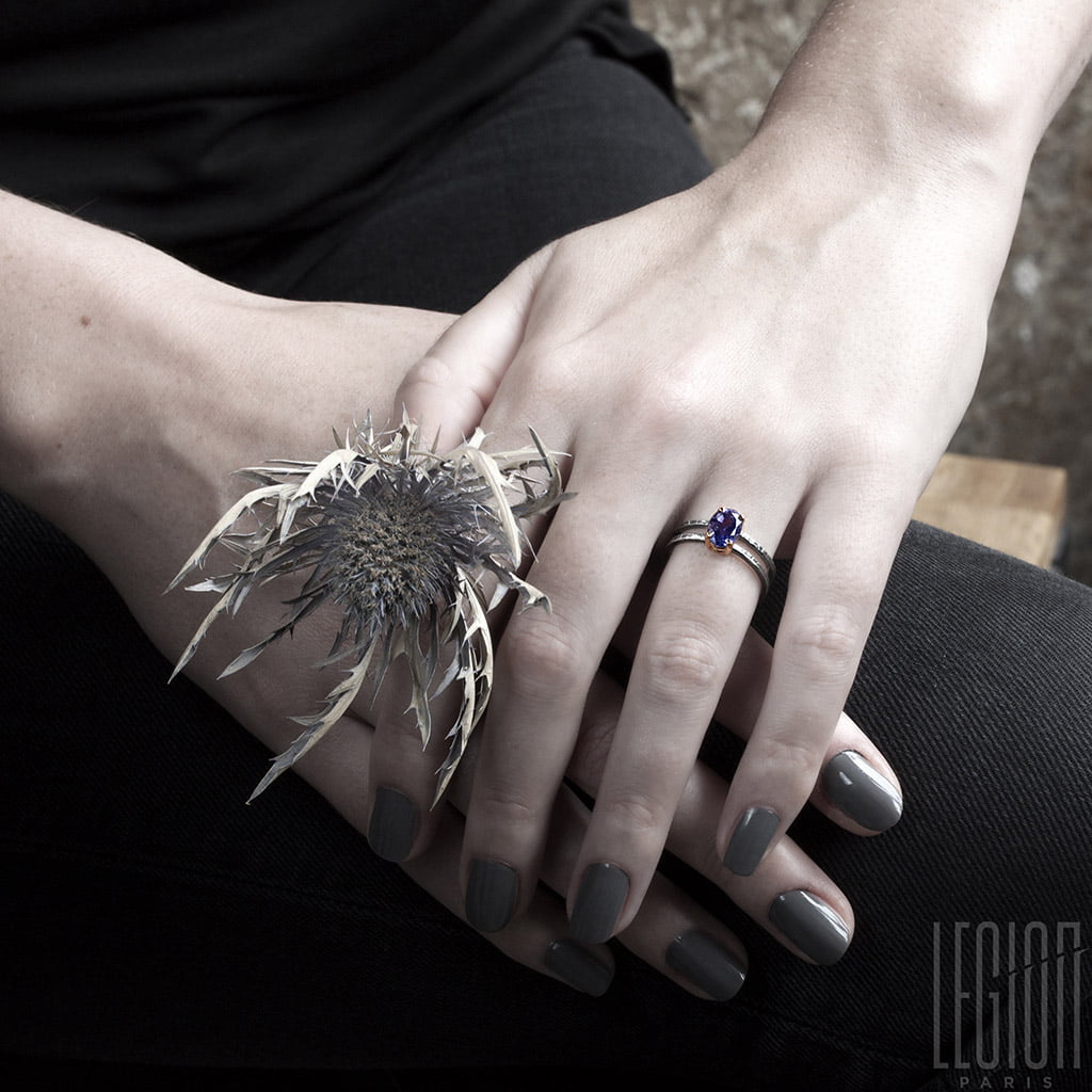 bague or blanc, or rose et iolite
