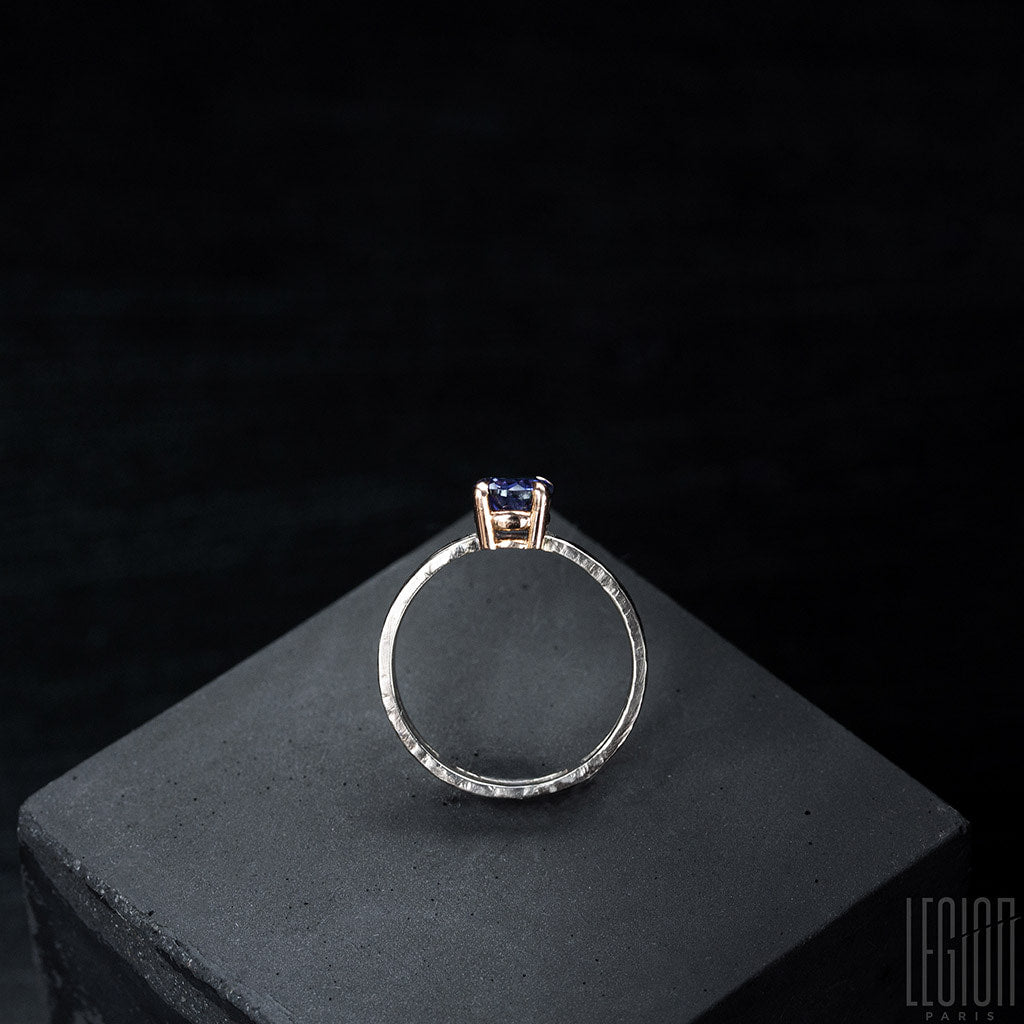 bague or blanc, or rose, iolite