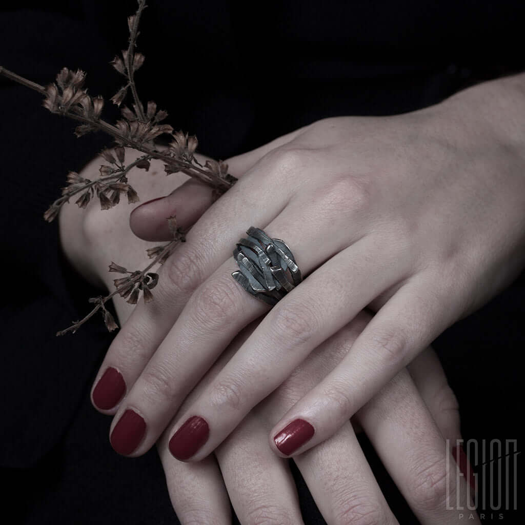 bague massive en argent noir texturée