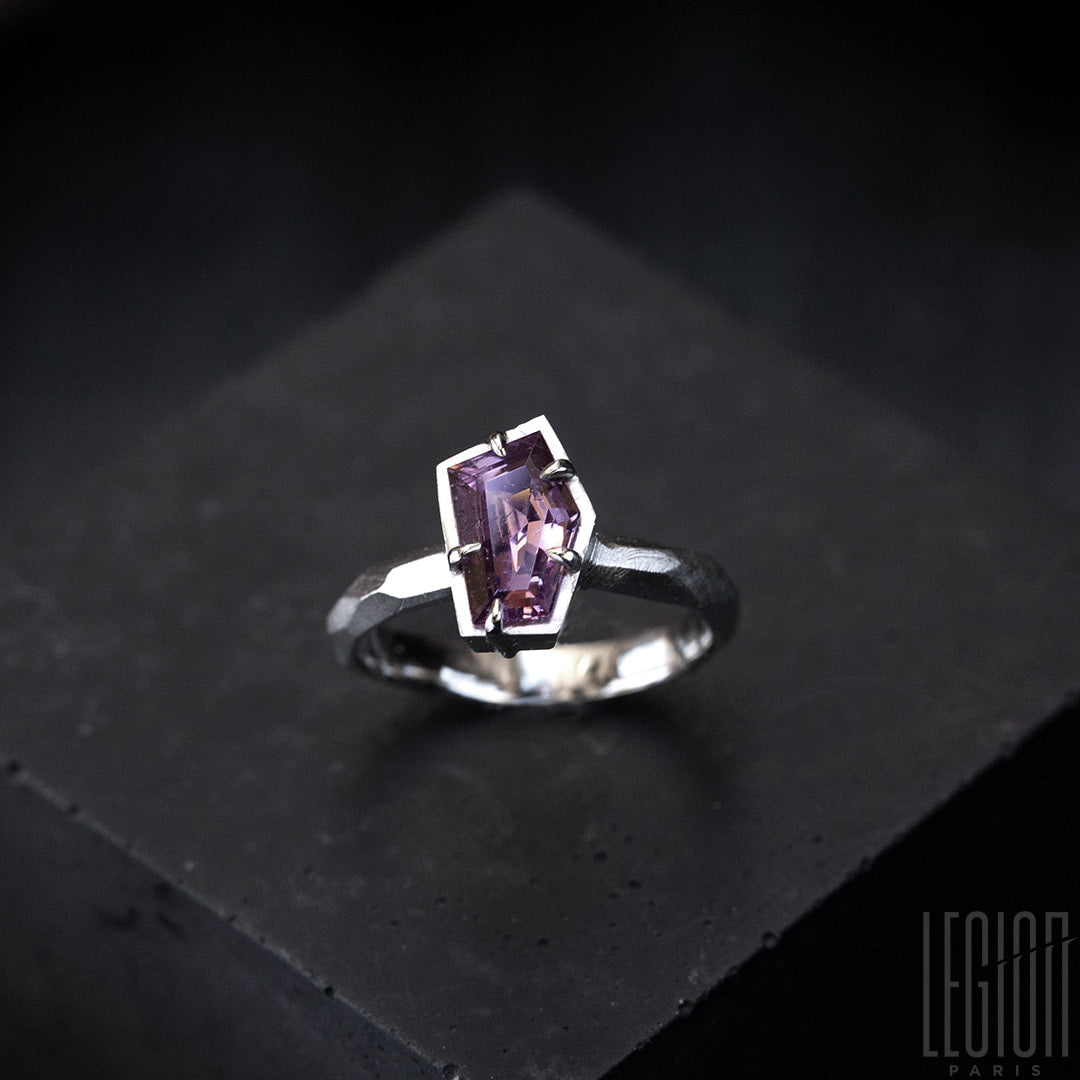 Bague en or blanc spinelle rose