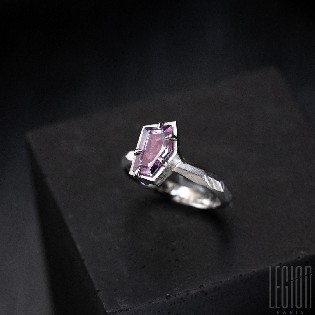 Bague en or blanc spinelle rose