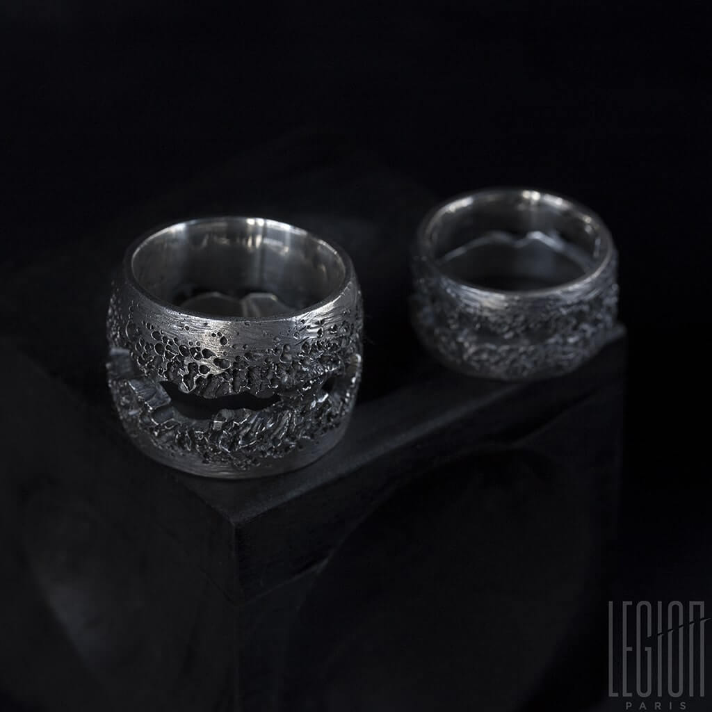 bague massive en argent noir texturée