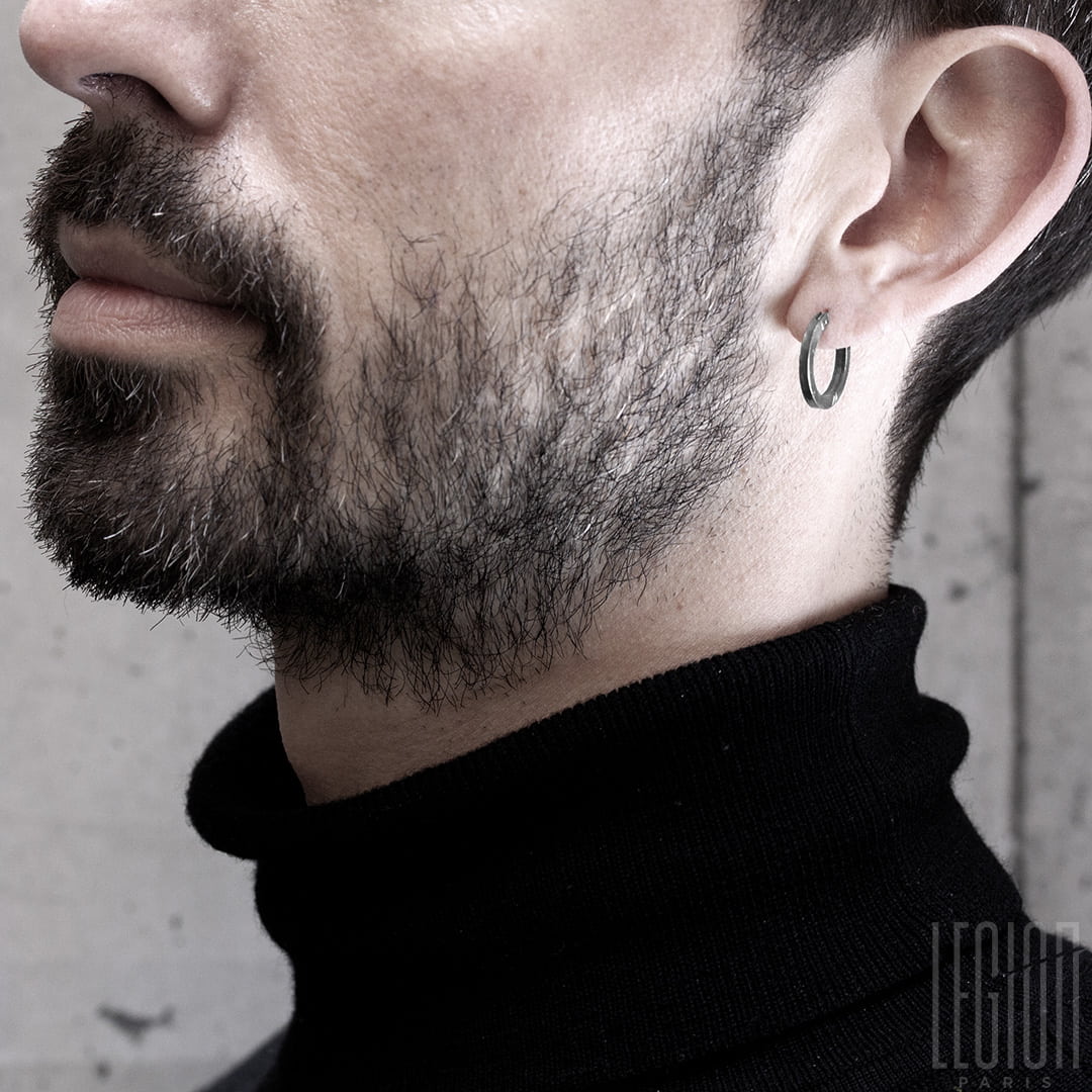 boucle d'oreille artisanale, brute, argent noir