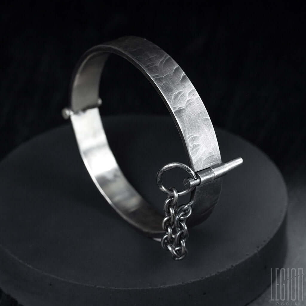 goupille sur bracelet en argent noir