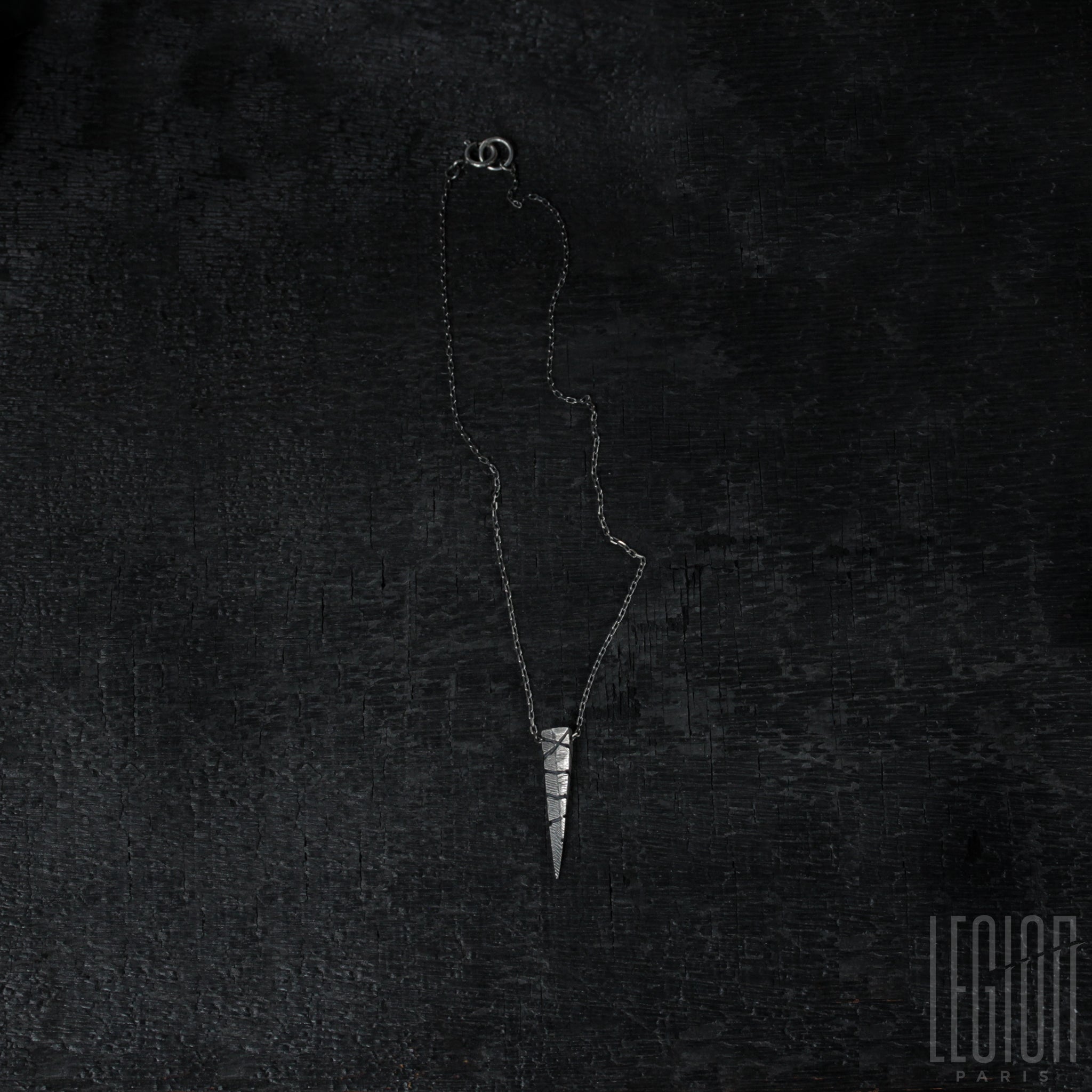 Pendentif stalactite en argent noir et texturé