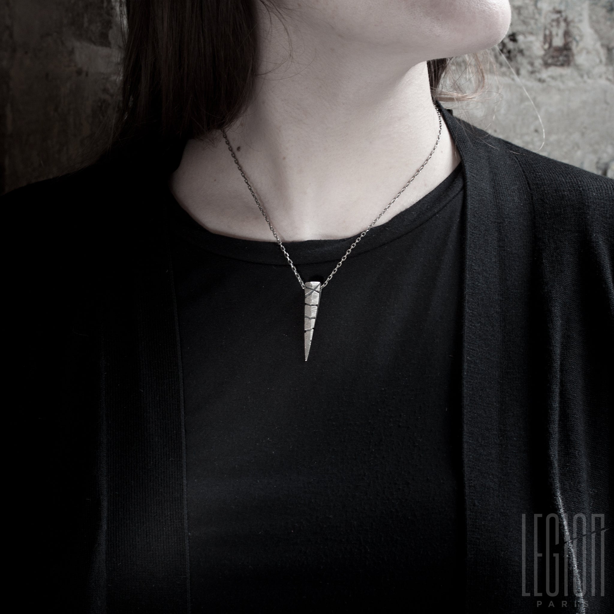 Pendentif stalactite en argent noir et texturé